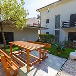 Modernes Studio-apartment Nur 650 Meter Zum Mit Grill, Fitnessraum, Meerblick