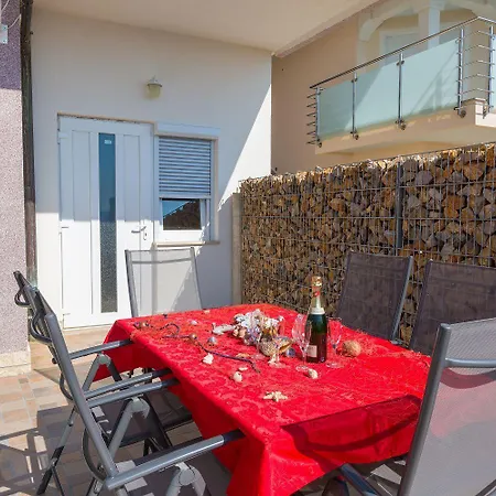 Апартаменты Modernes Studio-apartment Nur 650 Meter Zum Mit Grill, Fitnessraum, Meerblick