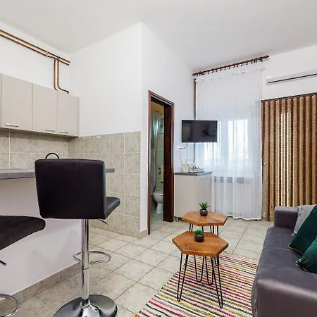 Апартаменты Modernes Studio-apartment Nur 650 Meter Zum Mit Grill, Fitnessraum, Meerblick Цриквеница