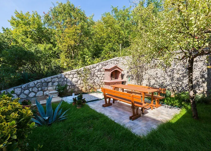 Апартаменты Modernes Studio-apartment Nur 650 Meter Zum Mit Grill, Fitnessraum, Meerblick Цриквеница